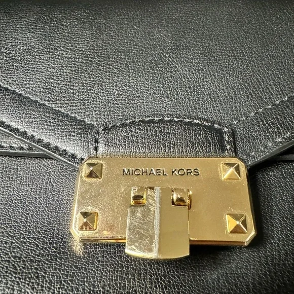 Michael Kors Kinsley Black Leather Crossbody Bag Gold Chain Classic Purse Medium - Picture 5 of 8